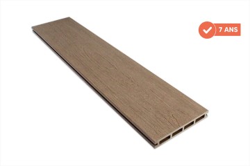 Zoom lame de bois composite Smart, finition structuré, teinte bois