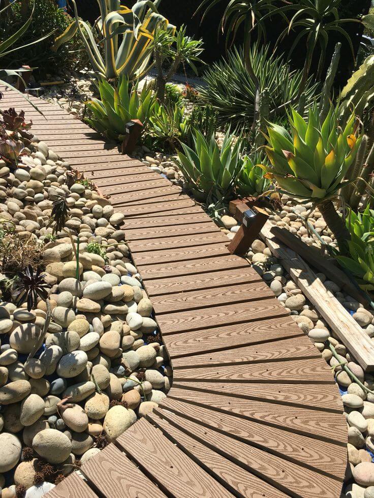 Allée de jardin en bois naturel via Pinterest