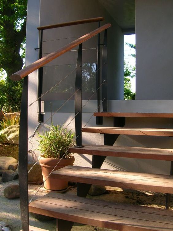 Escalier extérieur en bois