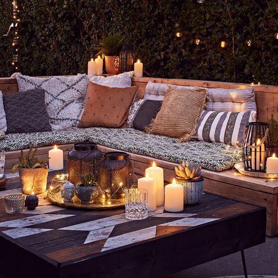 terrasse boheme chic avec bougies