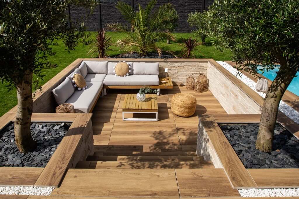 Terrasse enterrée en bois naturel via Pinterest