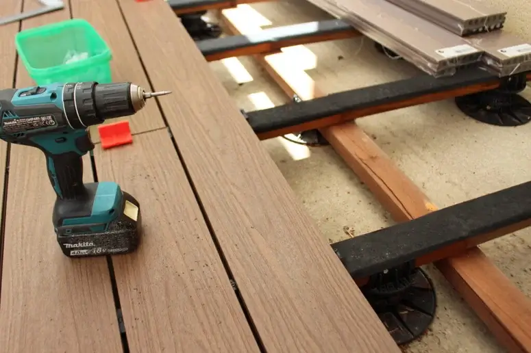 Montage d’une terrasse en bois composite Mister Composite