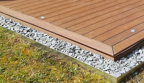 contour de terrasse avec plinthes composites